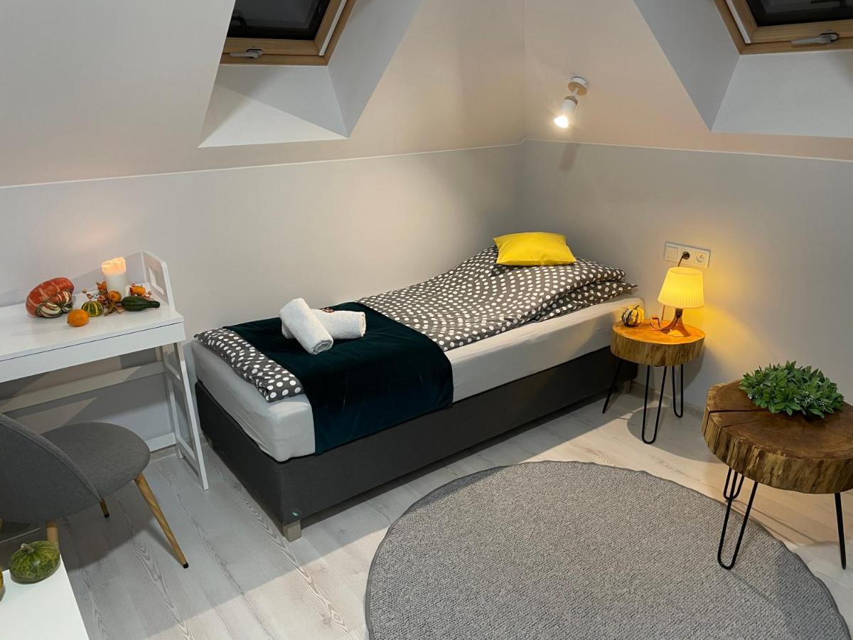 Gosciniec Przy Spacerowej Dlugoleka  ภายนอก รูปภาพ